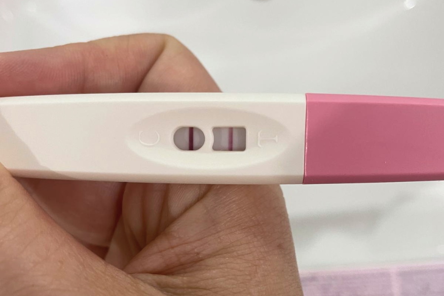 Que faire après un test de grossesse positif ? Les premières étapes à suivre en toute sérénité